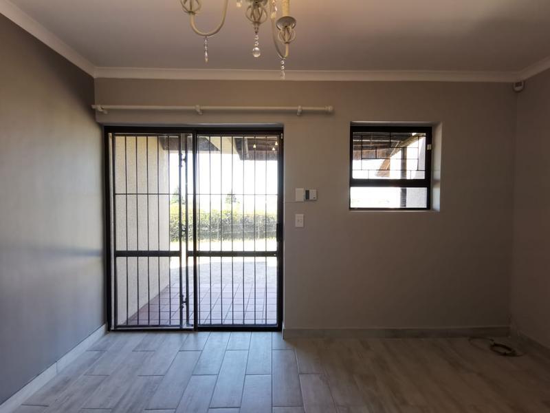 To Let 1 Bedroom Property for Rent in Loevenstein Western Cape